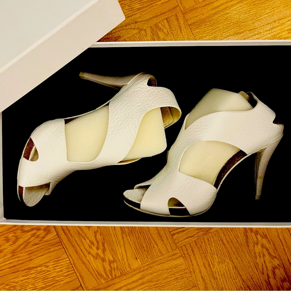 Leather heels. Style: Yolanda. Colour: white cervo. Design: pedro Garcia.